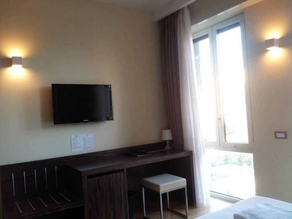 Ih Hotels Milano Centrale Guest House Exterior foto